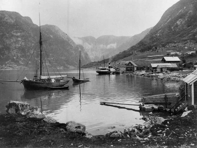 Unknown Jakt in Hardanger-fjord